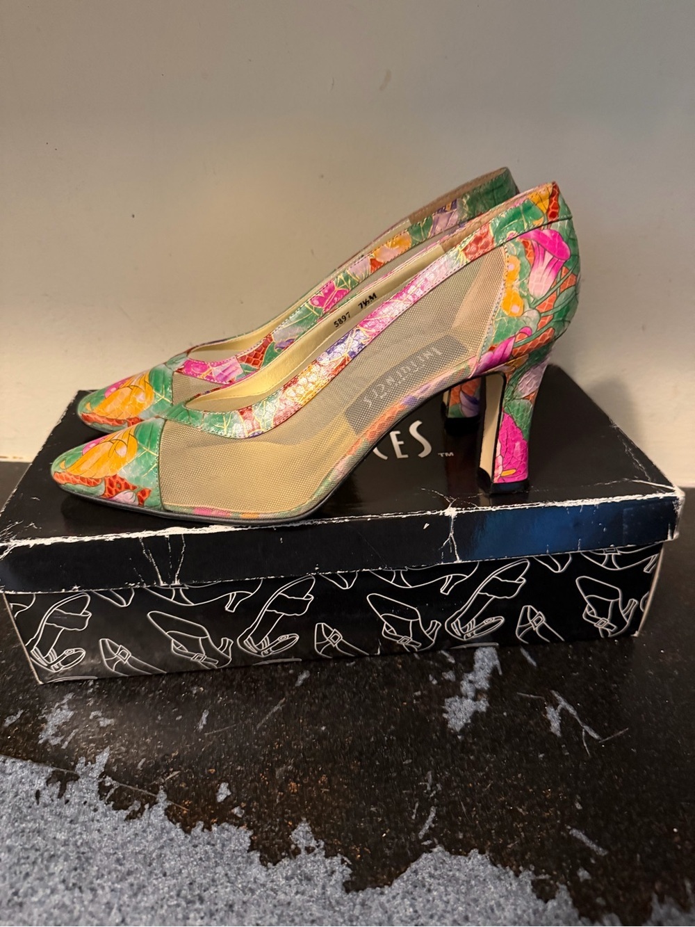 Vintage Floral Pumps 7.5